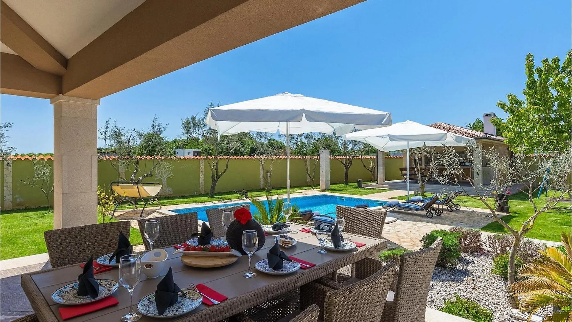 Villa Zafirah Pula 0*,