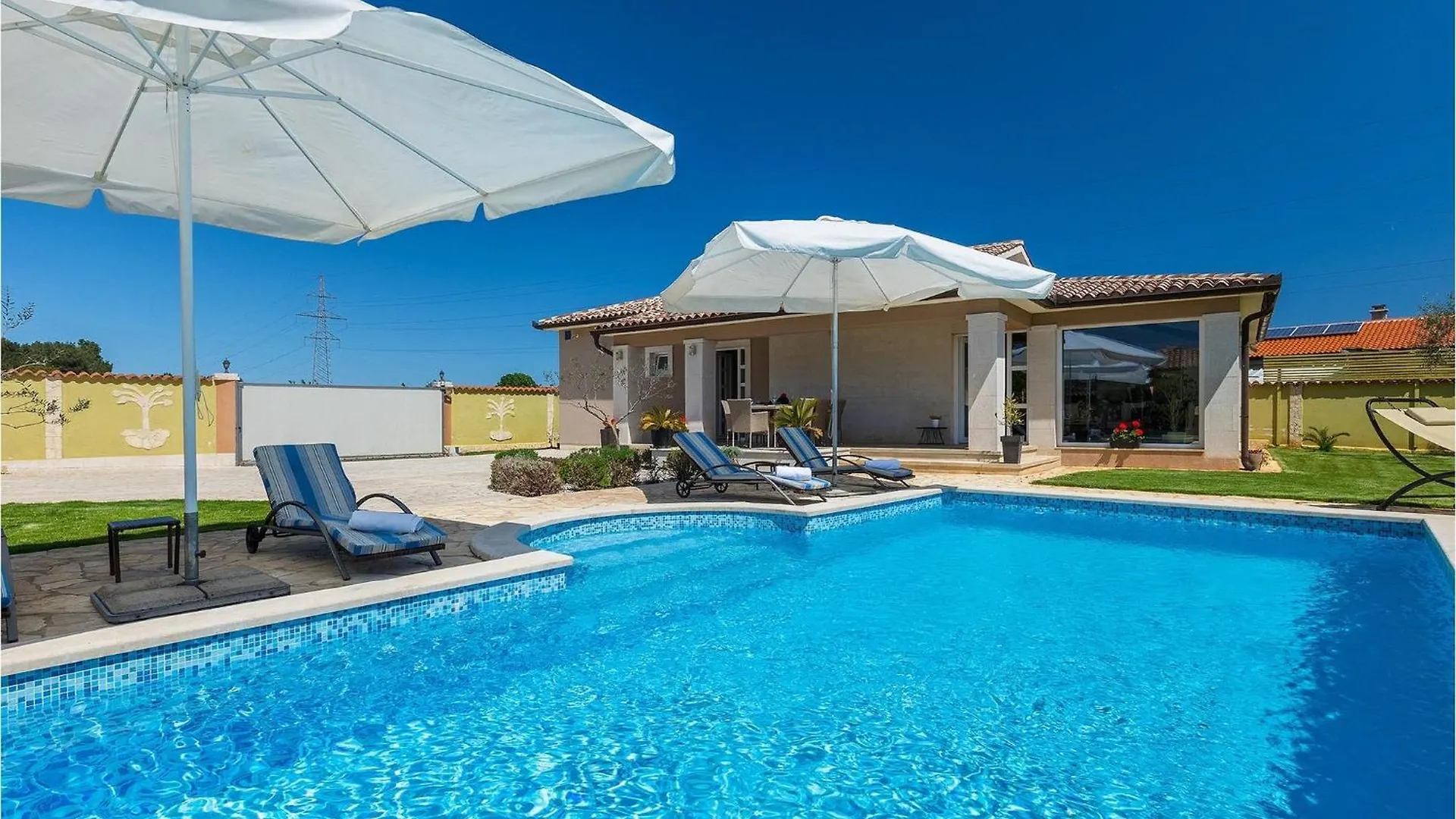 Villa Zafirah Pula 0*,